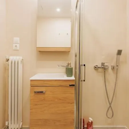 Comfy Shelter In Downtown Apartment