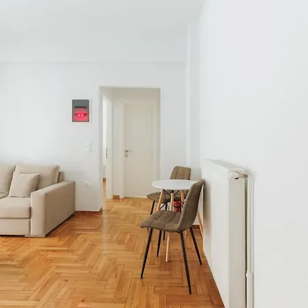 Comfy Shelter In Downtown Apartment