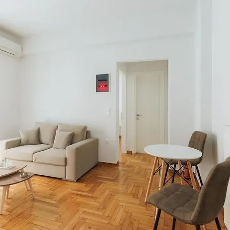 Comfy Shelter In Downtown Apartment