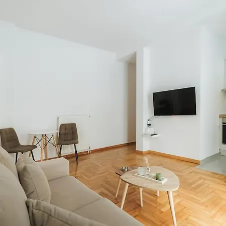 Comfy Shelter In Downtown Apartment Athens